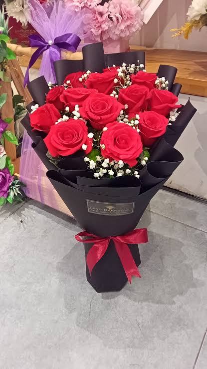 Velvet Romance – Premium Red Rose Bouquet